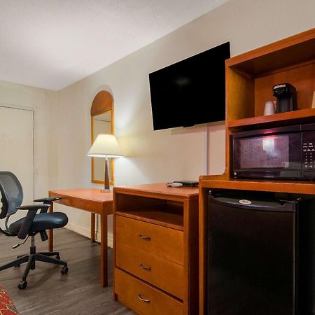 Econo Lodge Goldsboro Hwy 70 Eksteriør bilde